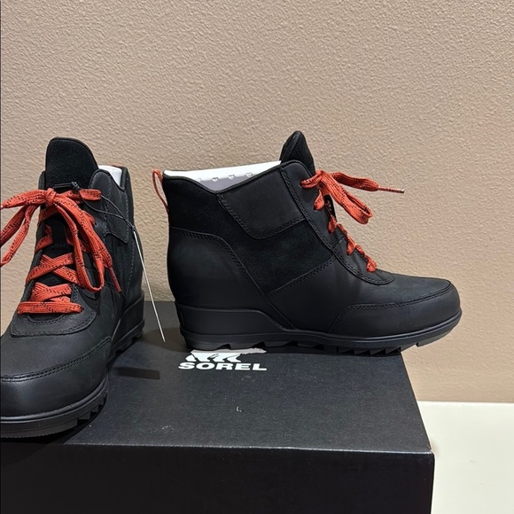 Sorel Black and Red Waterproof Leather Heeled Boots - Picture 3 of 4